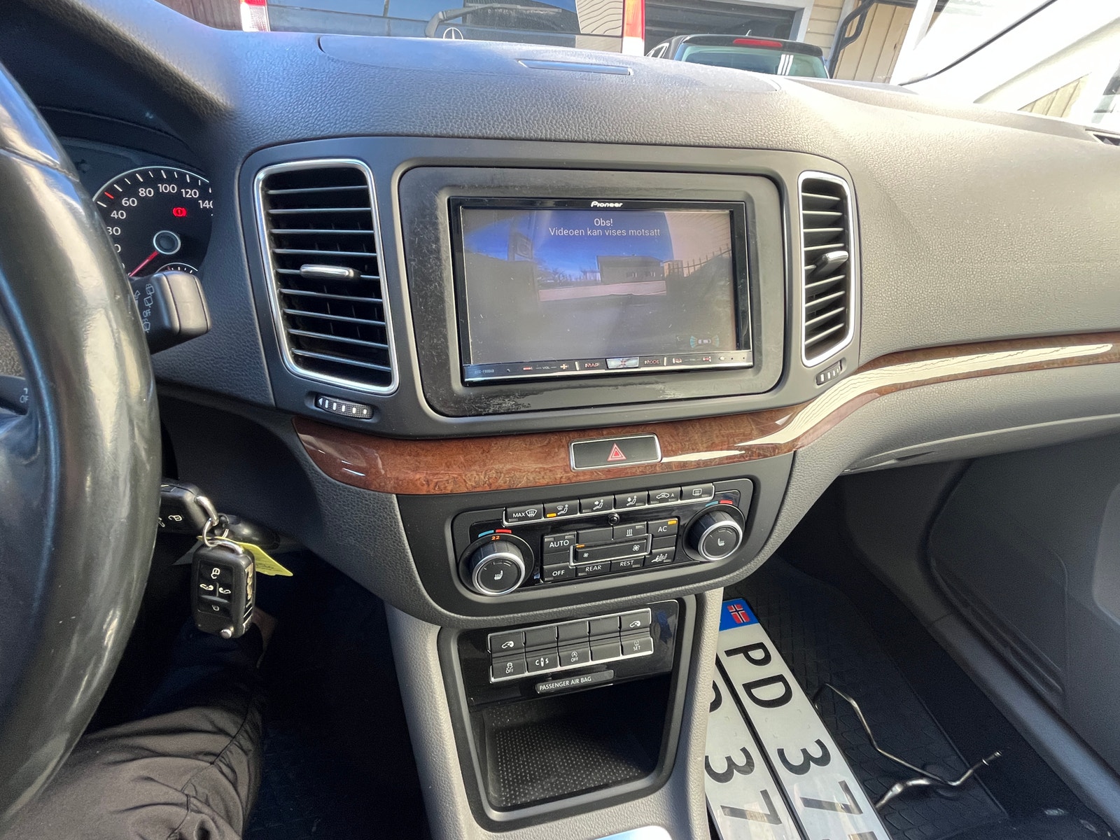 Volkswagen Sharan 7-seater 2.0 TDI DPF BMT DSG Sequential, 140hp, 2011