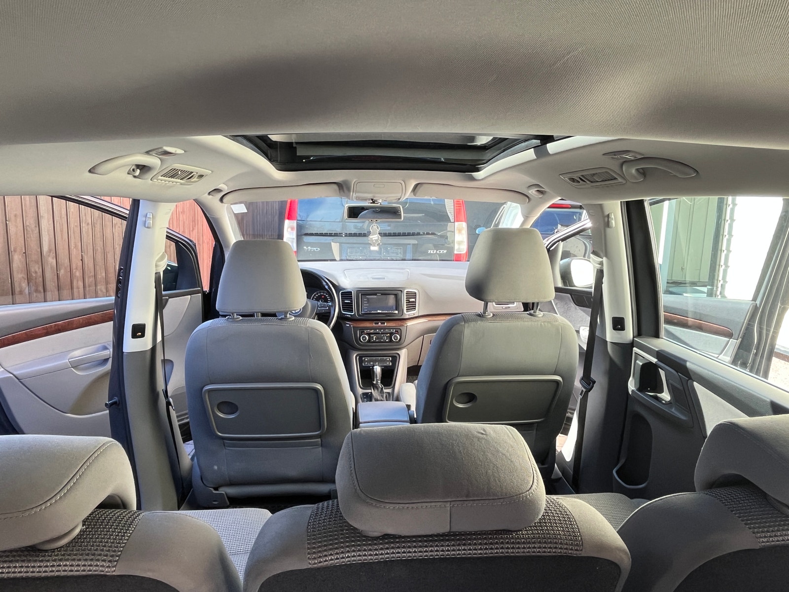 Volkswagen Sharan 7-seater 2.0 TDI DPF BMT DSG Sequential, 140hp, 2011