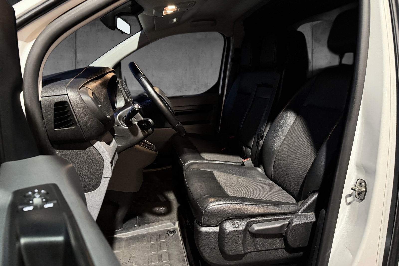 Opel Vivaro-e Panel Van, 136ps, 2021