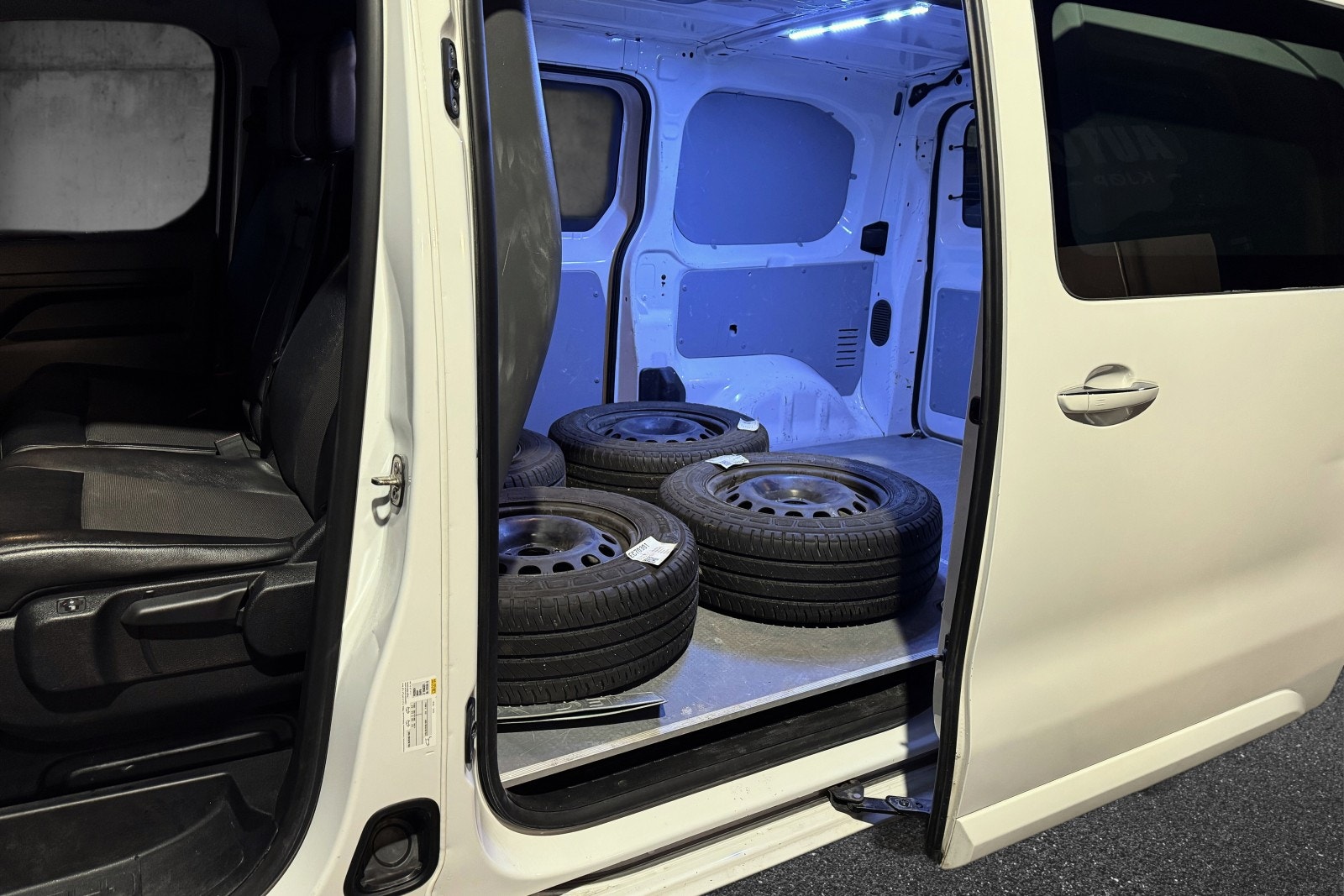 Opel Vivaro-e Panel Van, 136ps, 2021