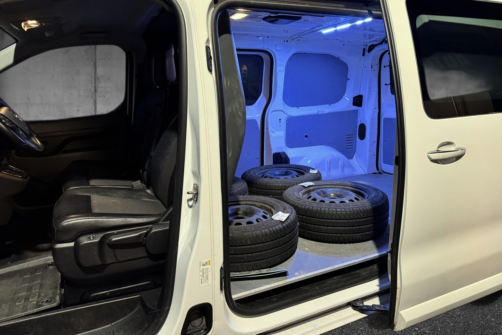 Opel Vivaro-e Panel Van, 136ps, 2021
