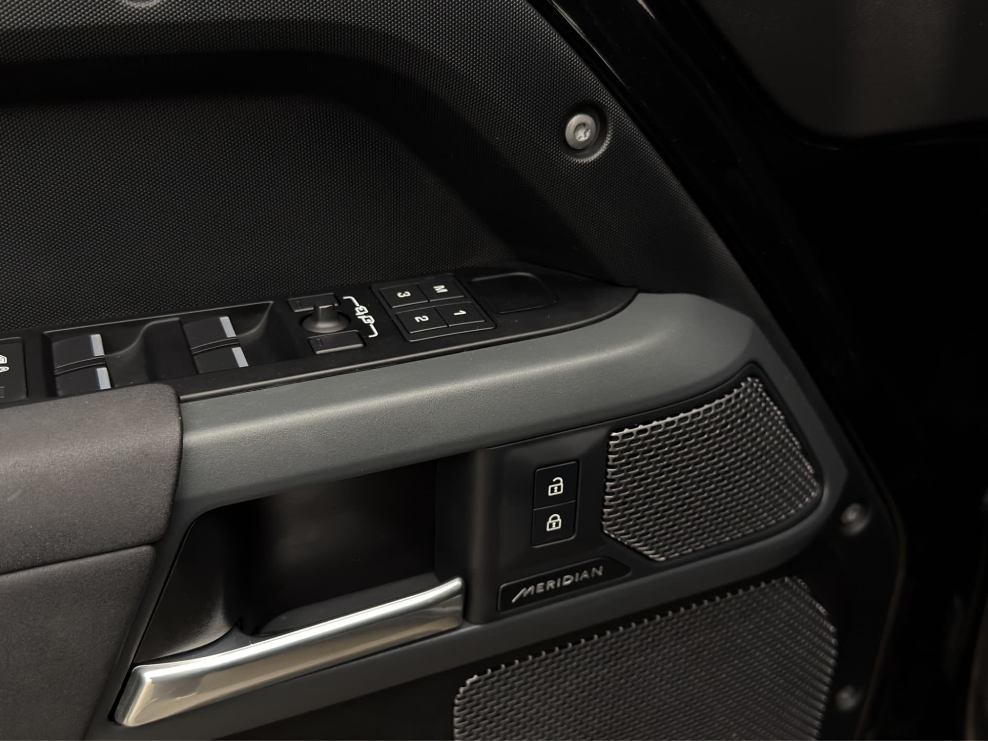 Land Rover Defender P400e PHEV Automatic, 400hp, 2023