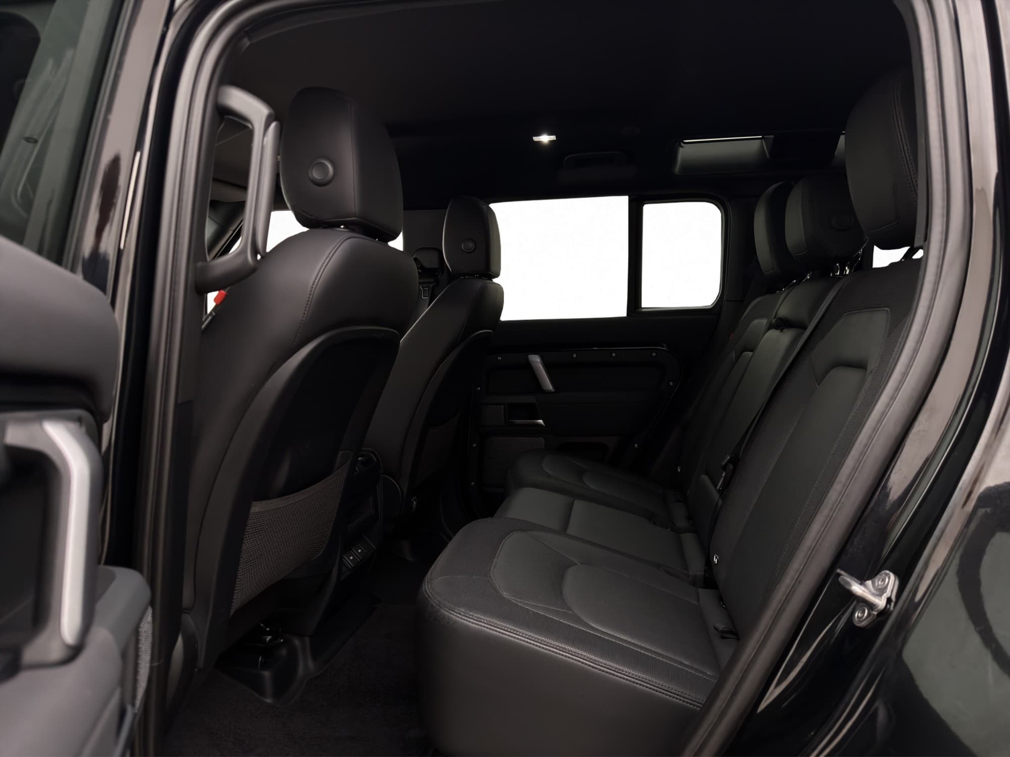 Land Rover Defender P400e PHEV Automatic, 400hp, 2023