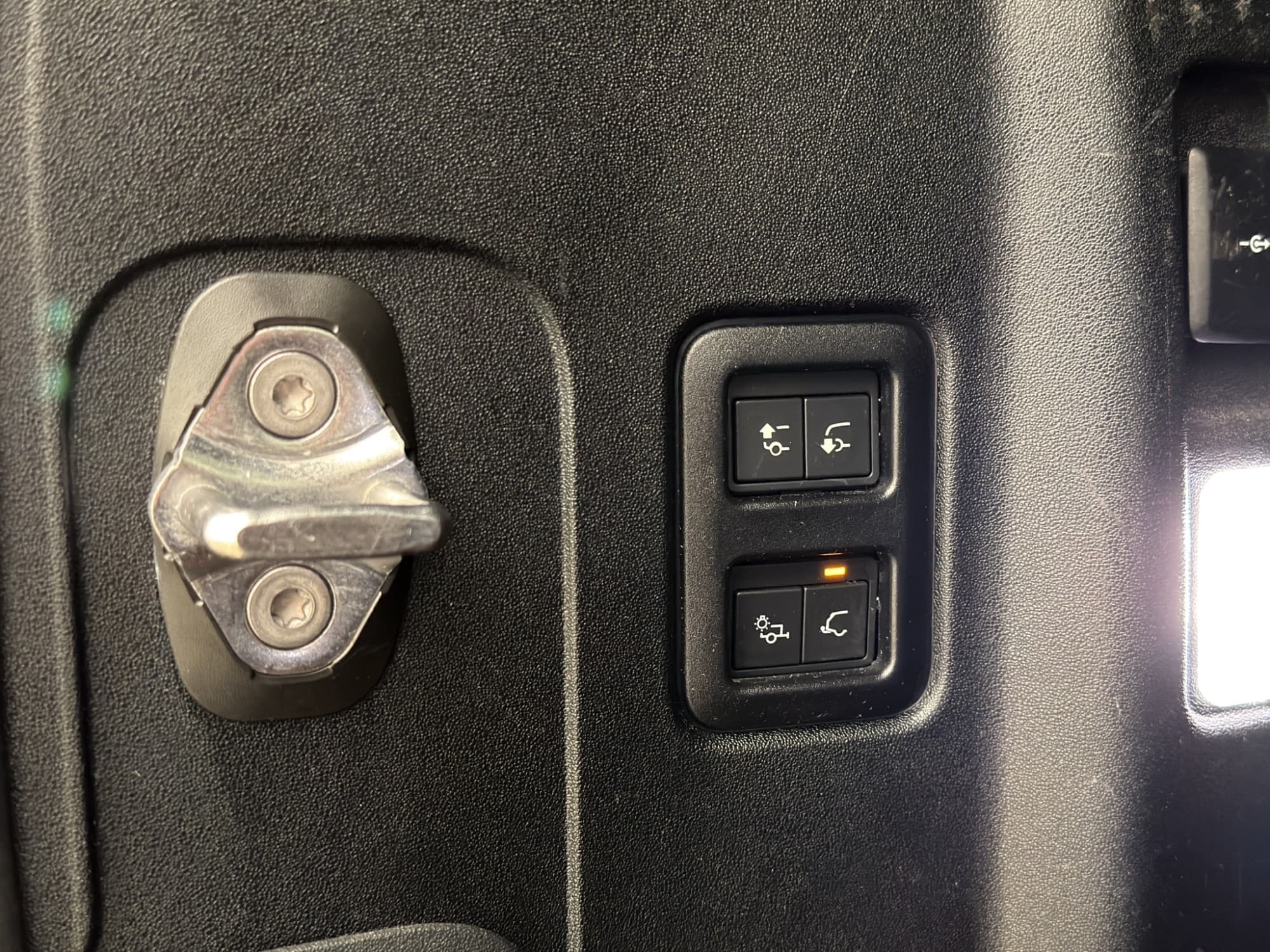 Land Rover Defender P400e PHEV Automatic, 400hp, 2023