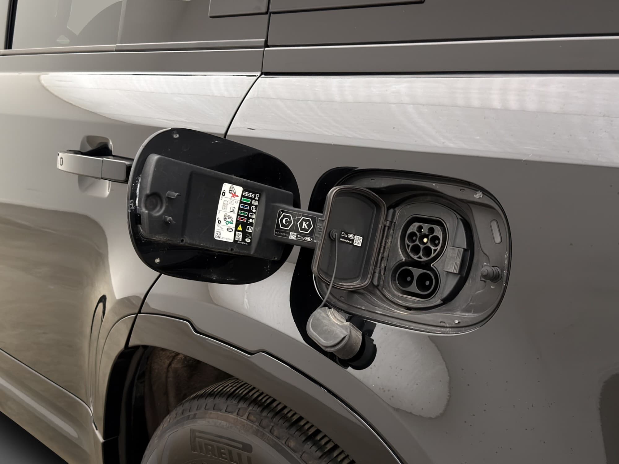 Land Rover Defender P400e PHEV Automatic, 400hp, 2023
