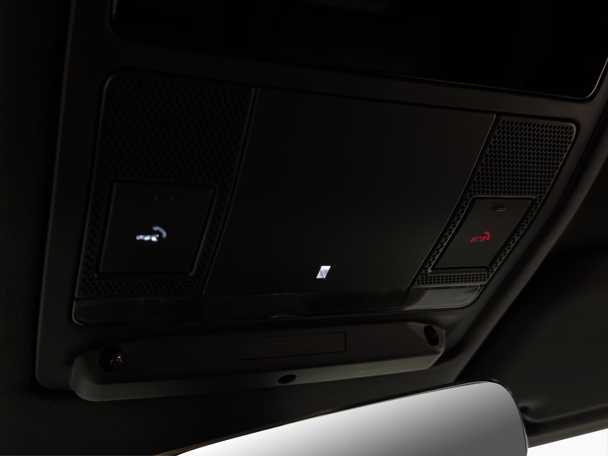 Land Rover Defender P400e PHEV Automatic, 400hp, 2023