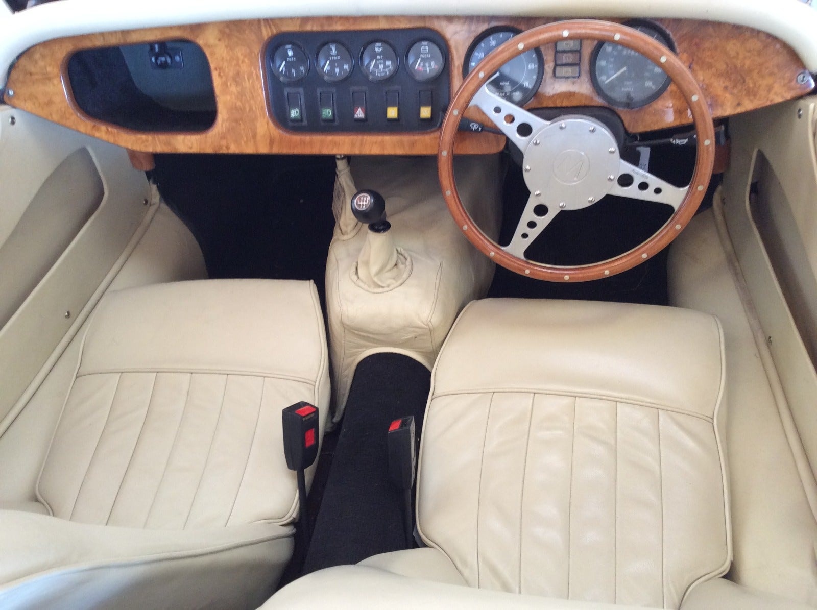 Morgan Plus 8 3.5 V8 Manuell, 4-trinn, 145hk, 1975