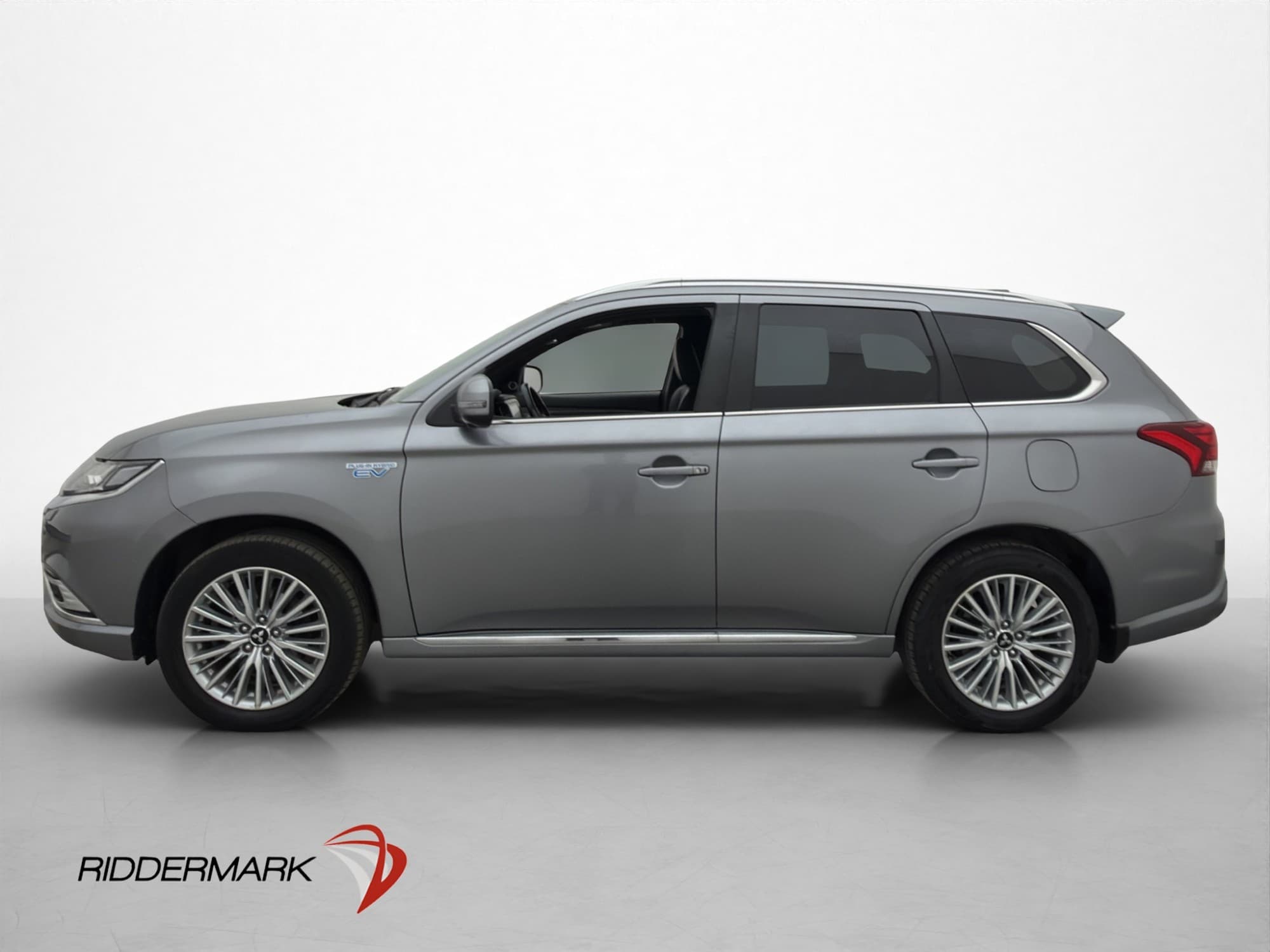 Mitsubishi Outlander PHEV CVT, 224hp, 2020