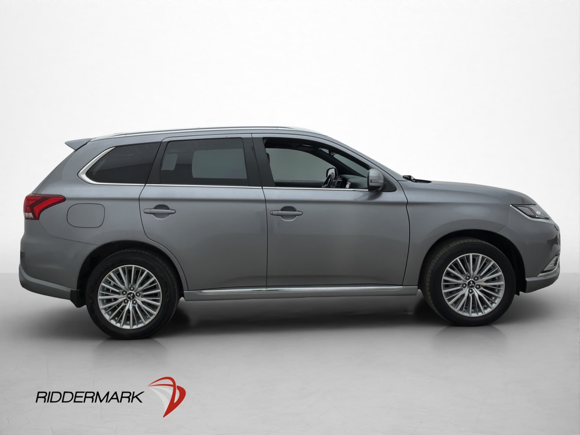 Mitsubishi Outlander PHEV CVT, 224hp, 2020