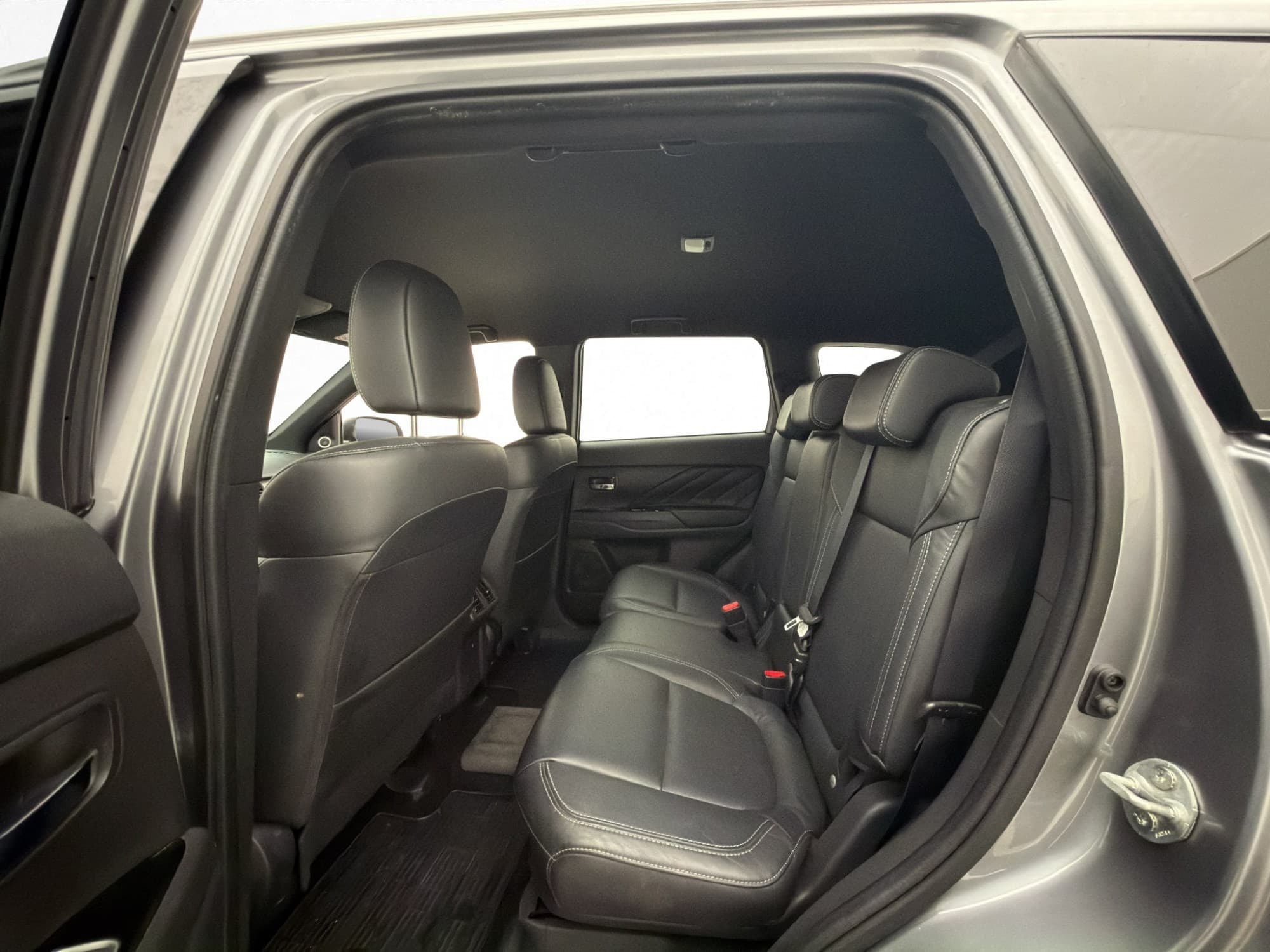 Mitsubishi Outlander PHEV CVT, 224hp, 2020