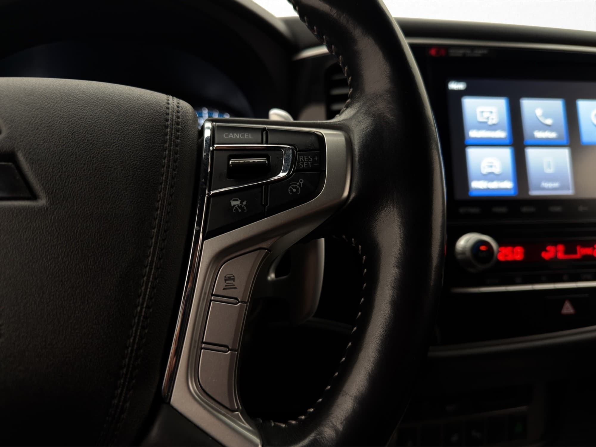 Mitsubishi Outlander PHEV CVT, 224hp, 2020