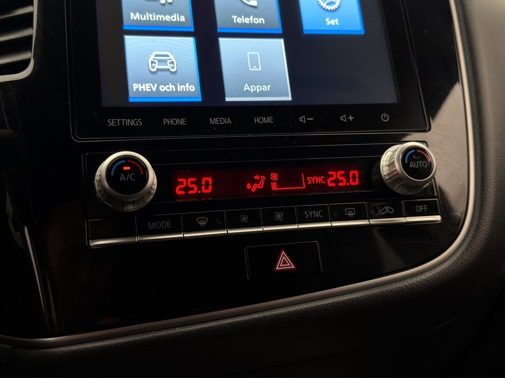 Mitsubishi Outlander PHEV CVT, 224hp, 2020