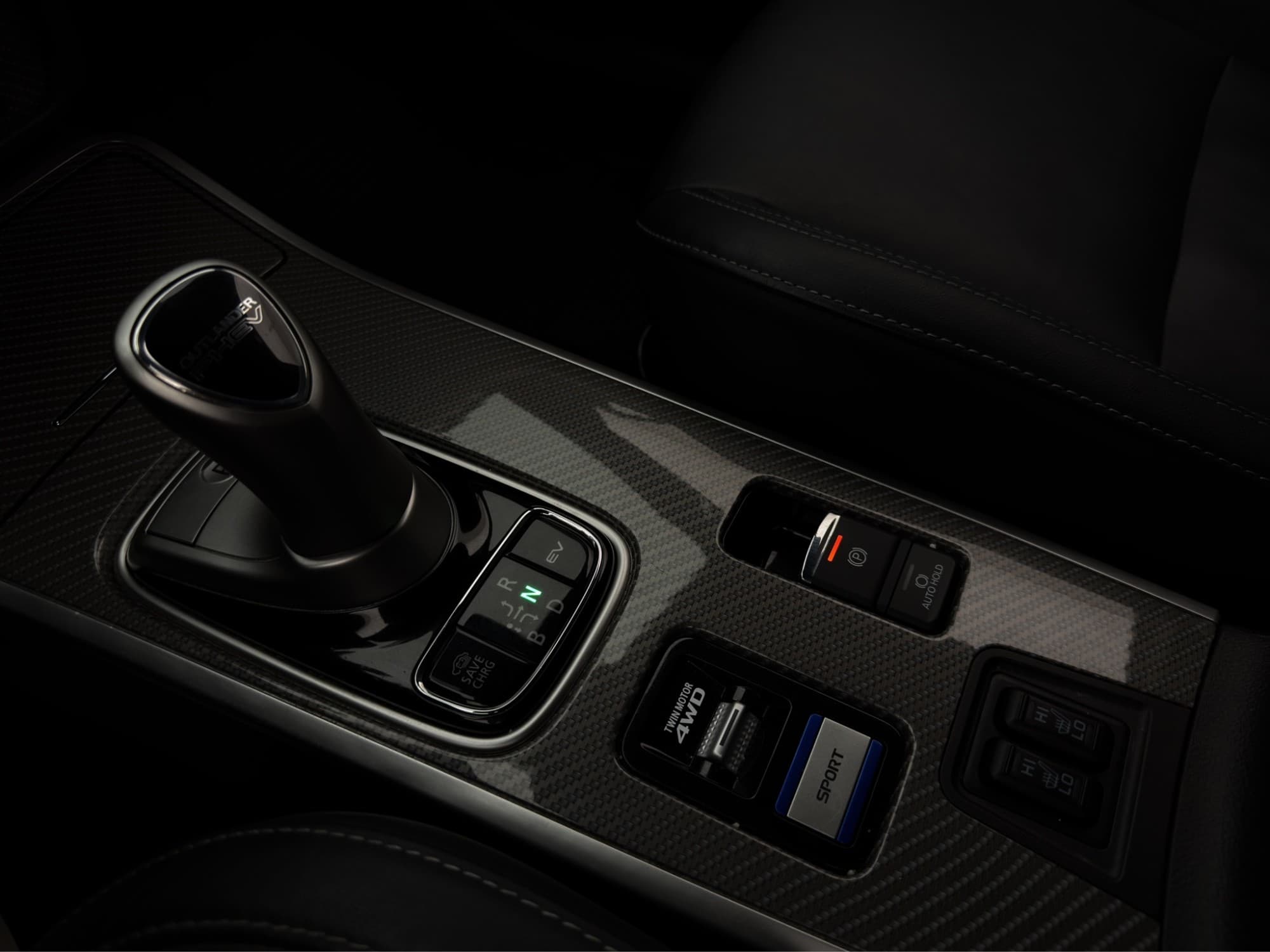 Mitsubishi Outlander PHEV CVT, 224hp, 2020