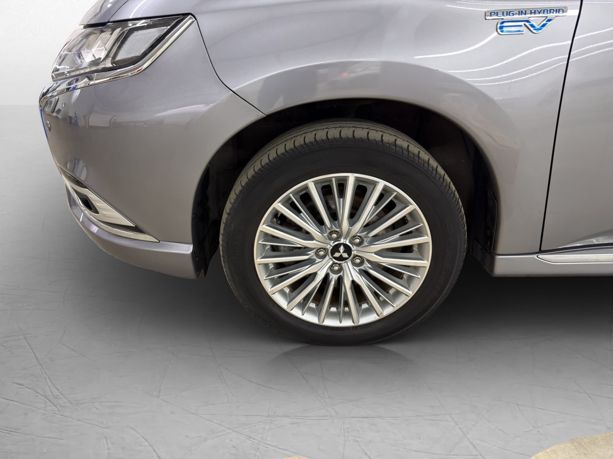 Mitsubishi Outlander PHEV CVT, 224hp, 2020