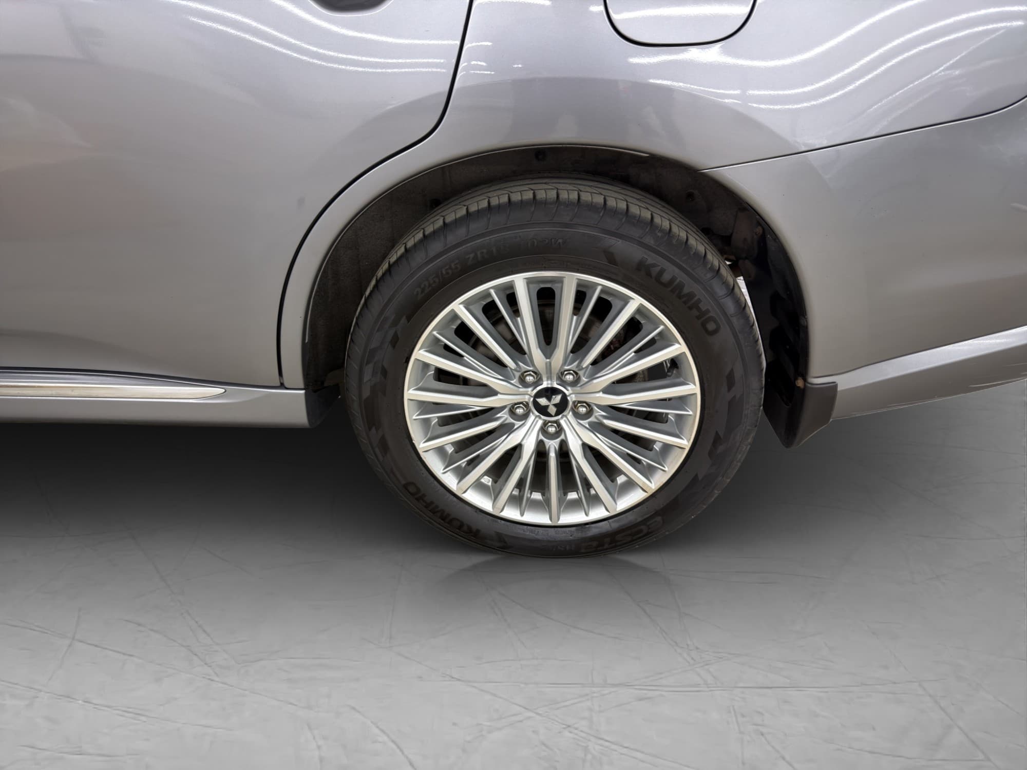 Mitsubishi Outlander PHEV CVT, 224hp, 2020