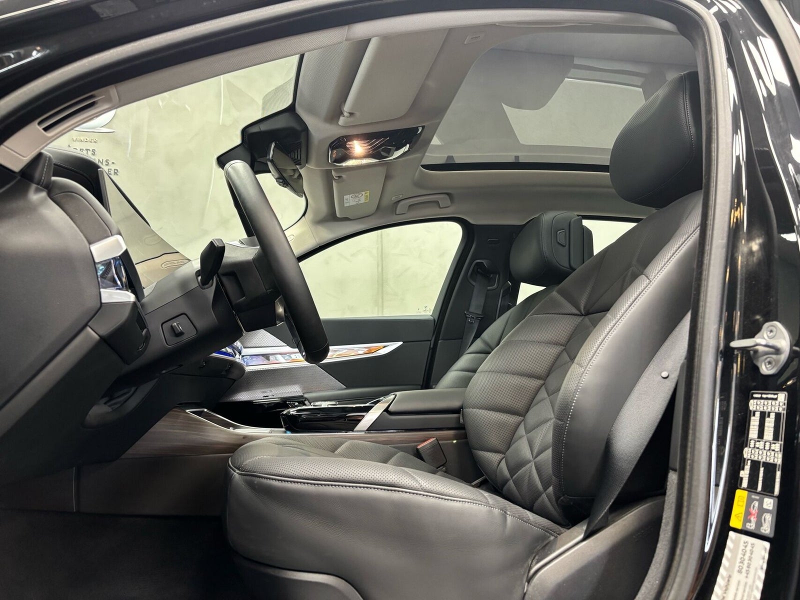 BMW i7 xDrive60, 544ps, 2024