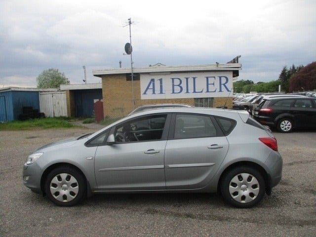 Opel Astra 1.6 Manual, 5-trins, 115ps, 2012