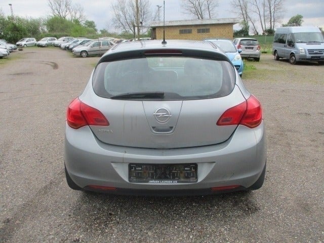 Opel Astra 1.6 Manual, 5-trins, 115ps, 2012
