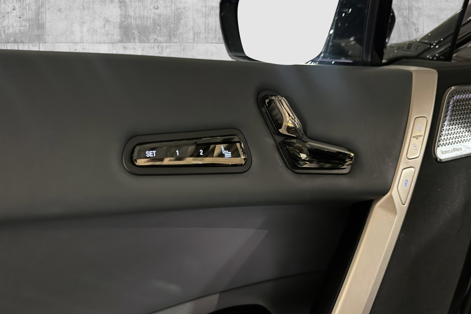 BMW iX M60, 540hp, 2022