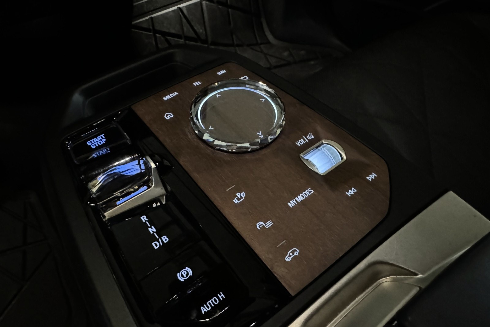BMW iX M60, 540hp, 2022