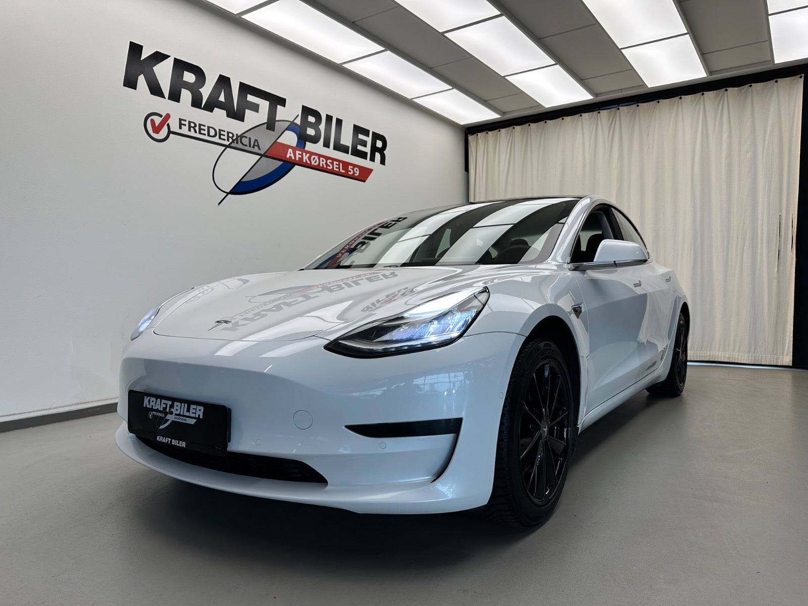 Tesla Model 3 Standard Range Plus, 325hk, 2020