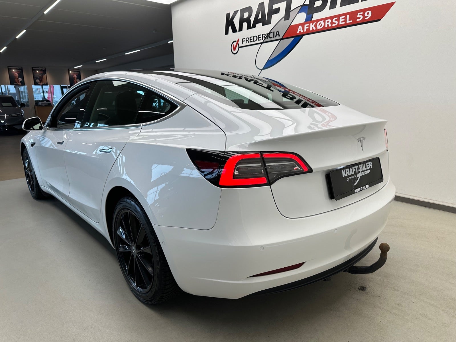 Tesla Model 3 Standard Range Plus, 325hk, 2020