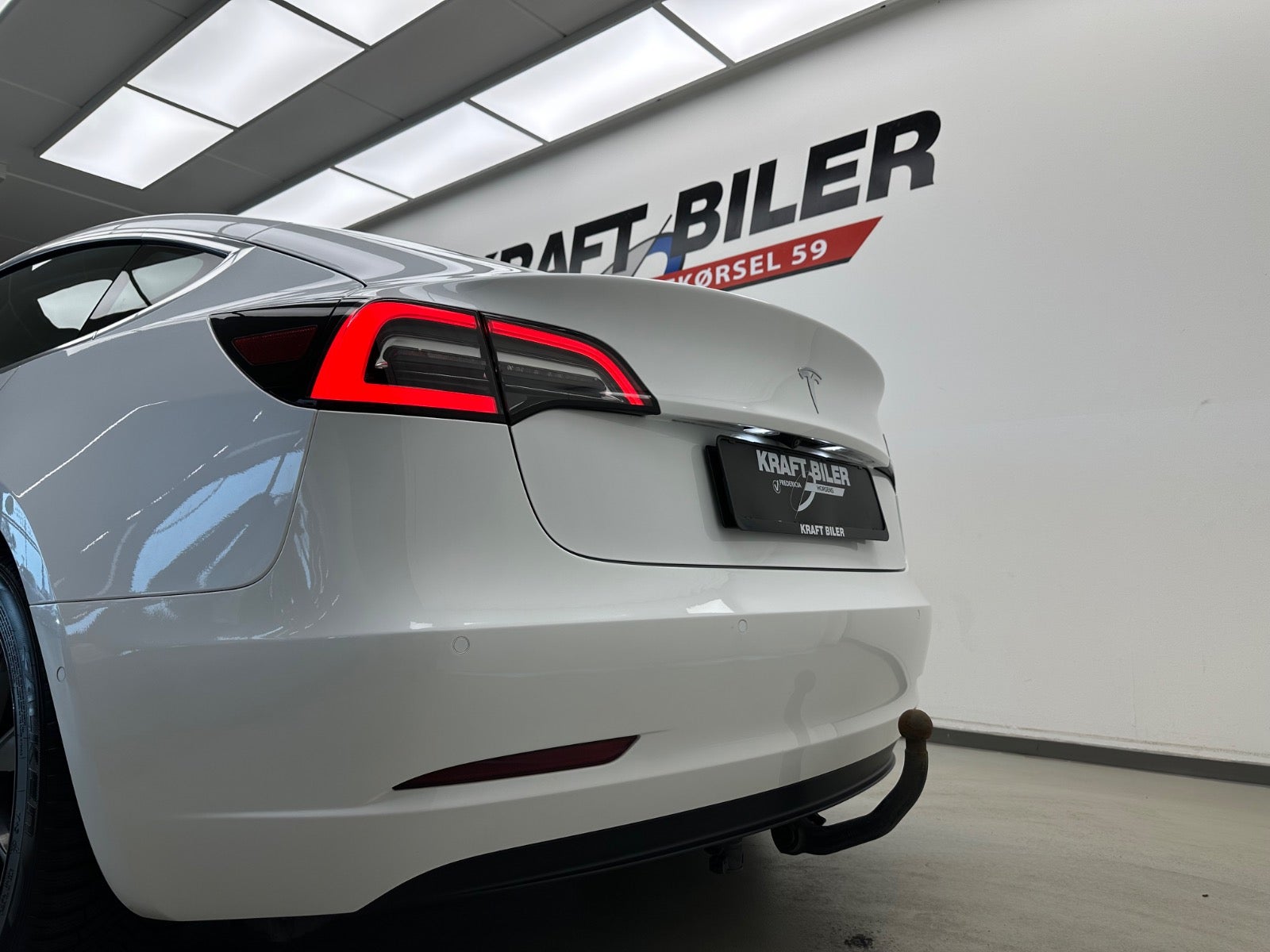Tesla Model 3 Standard Range Plus, 325hk, 2020