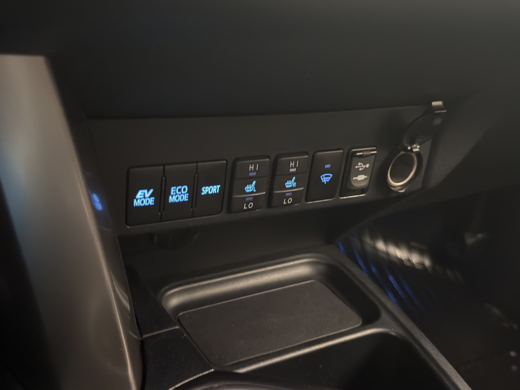 Toyota RAV4 Hybrid 2.5 Dual VVT-i AWD-i E-CVT, 197hp, 2017