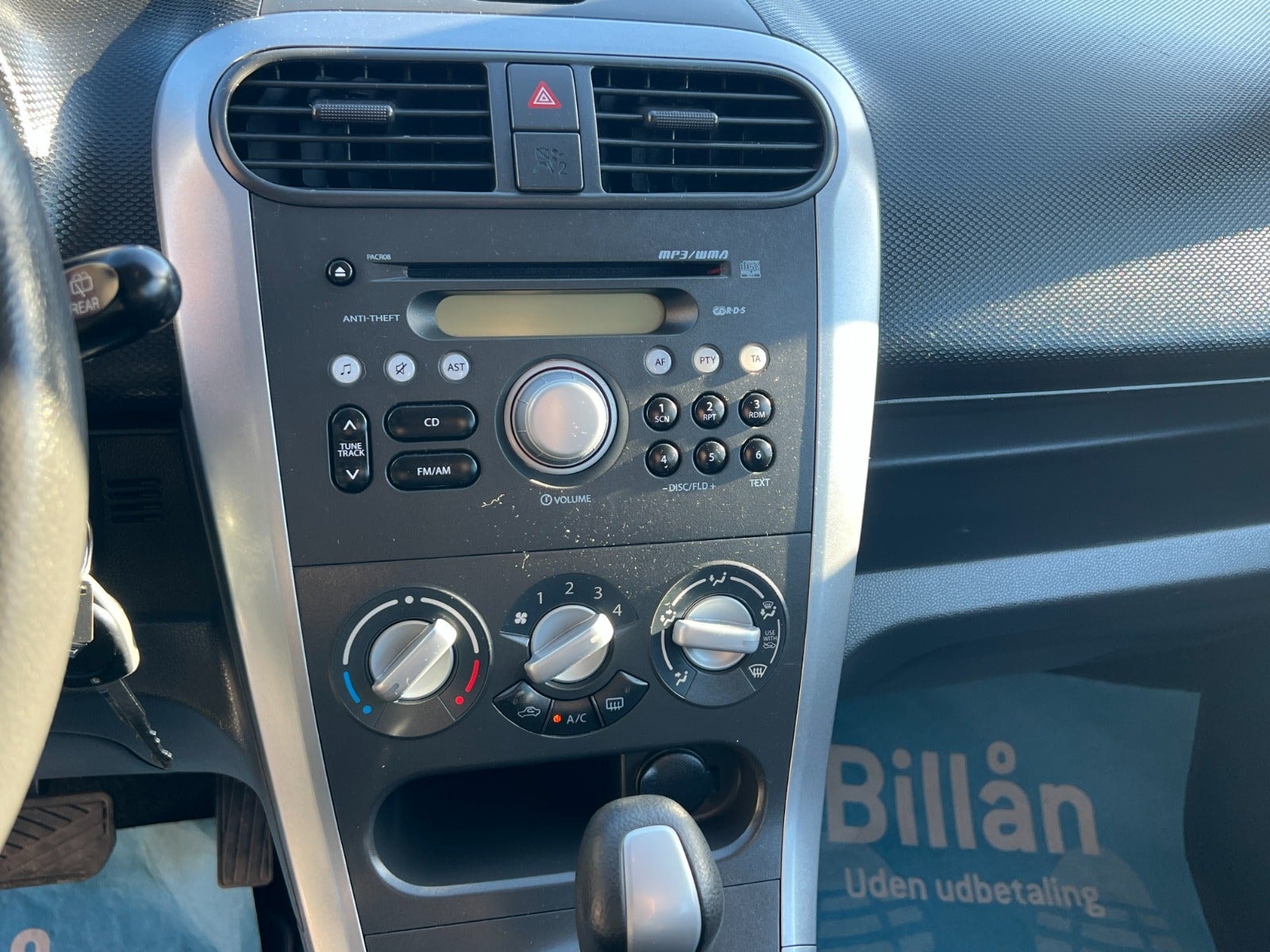 Suzuki Splash 1.2 DOHC 16V VVT Automatic, 94hp, 2011