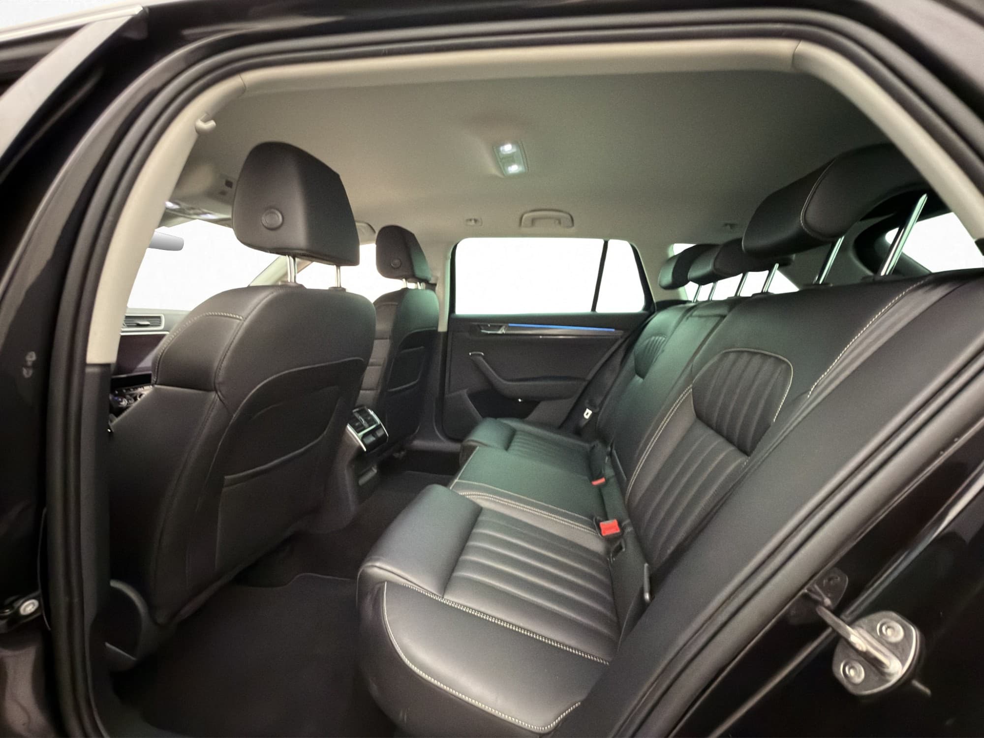 Škoda Superb iV Combi 1.4 TSI iV DSG Sequential, 218hp, 2020