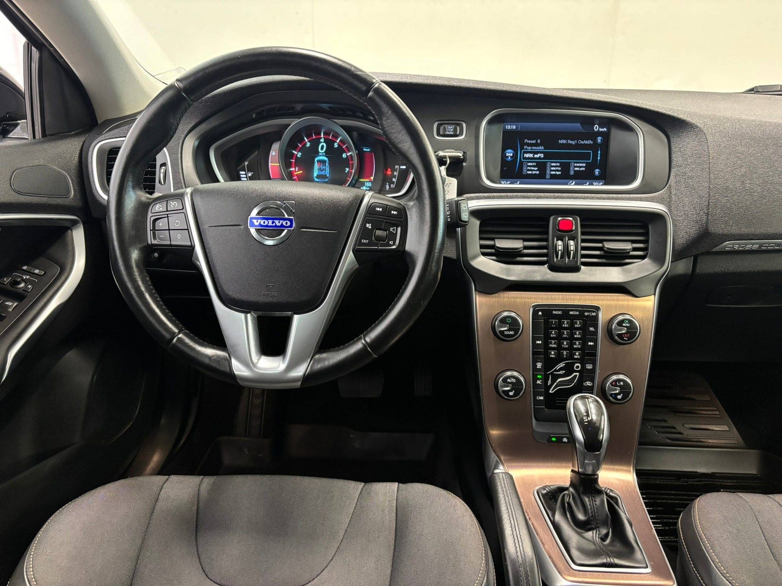 Volvo V40 Cross Country T4 AWD Geartronic, 6-trins, 180ps, 2014