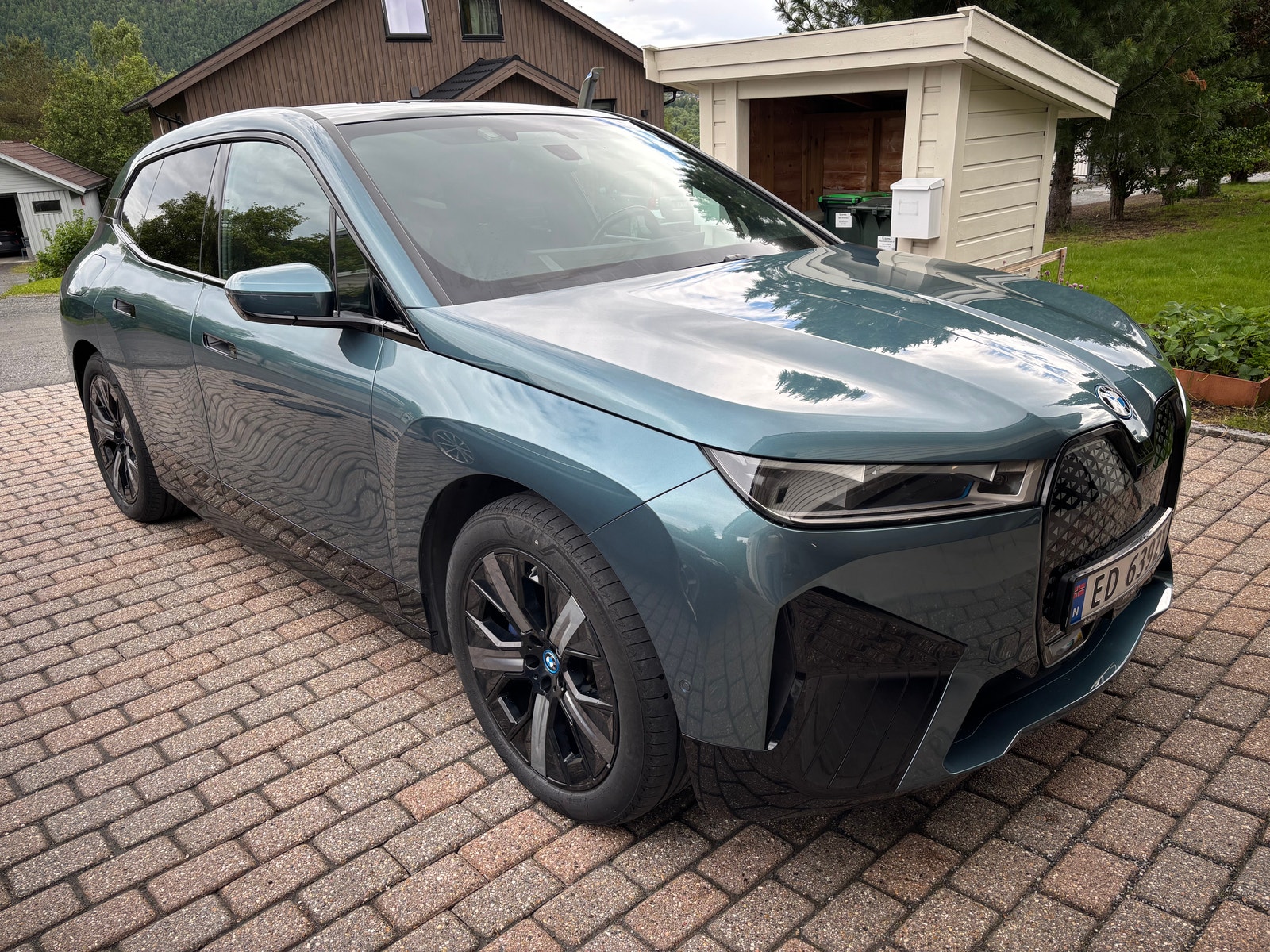 BMW iX xDrive40, 326ps, 2022