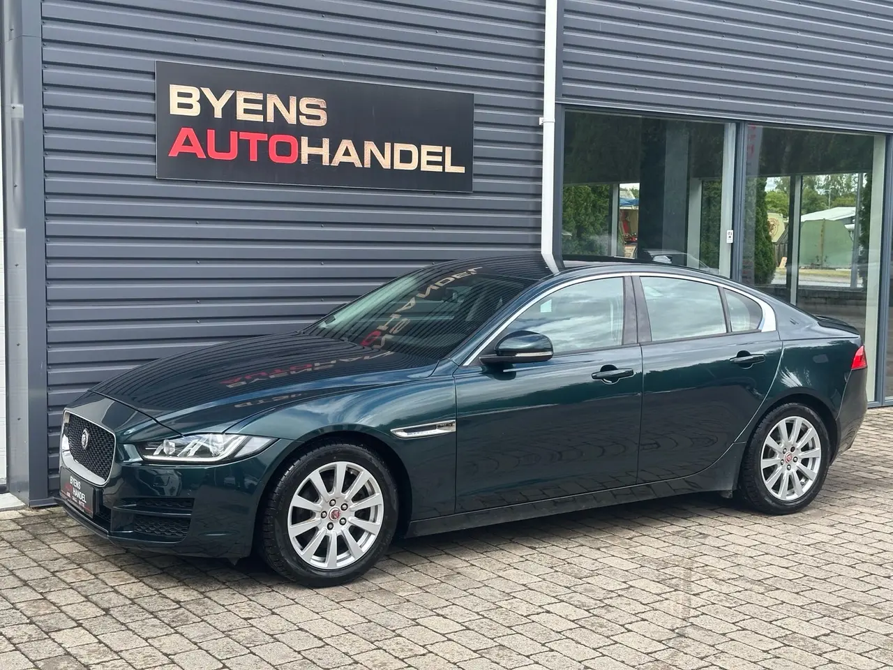 Jaguar XE 20d Automatic, 180hp, 2017