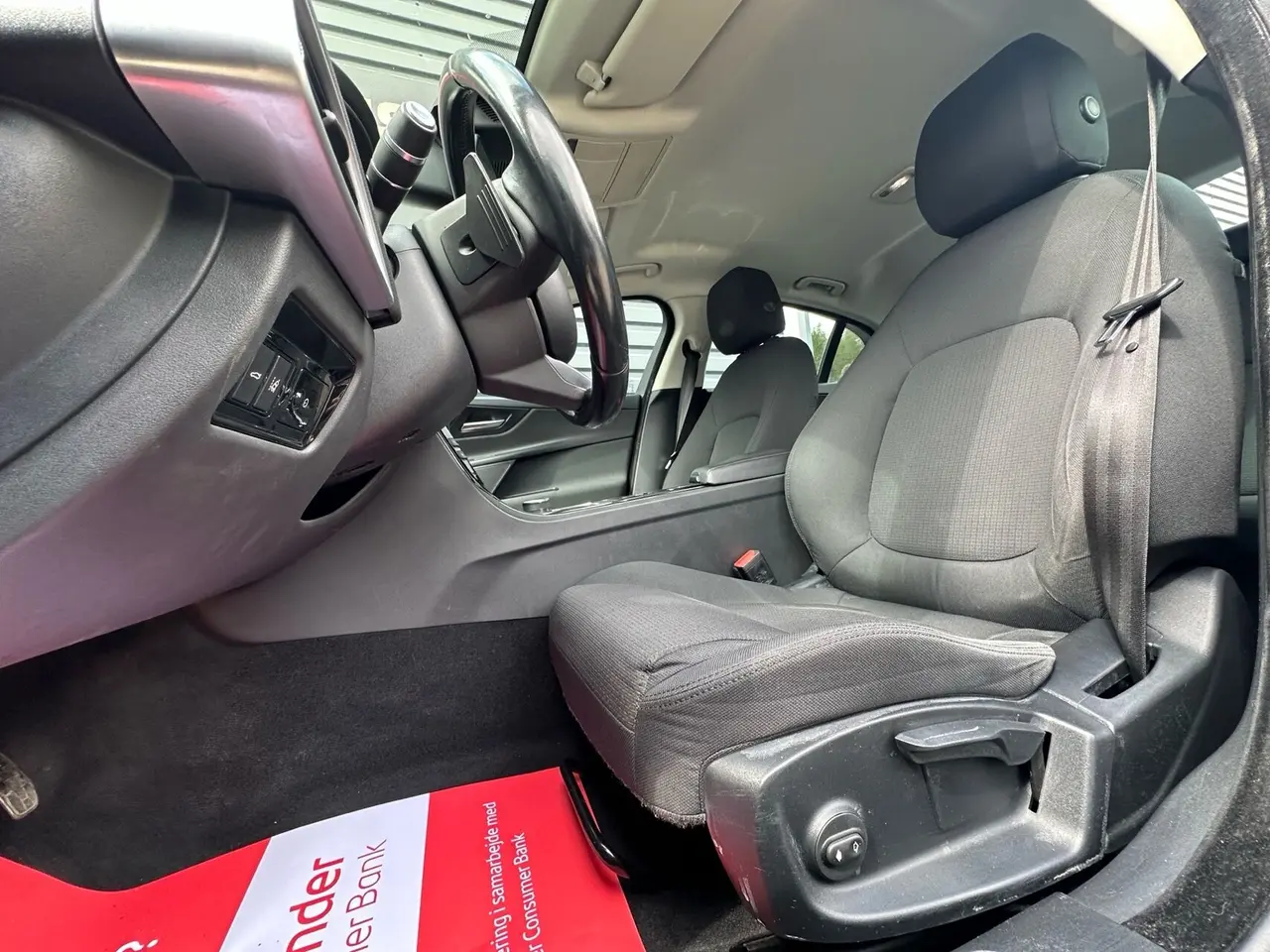 Jaguar XE 20d Automatic, 180hp, 2017