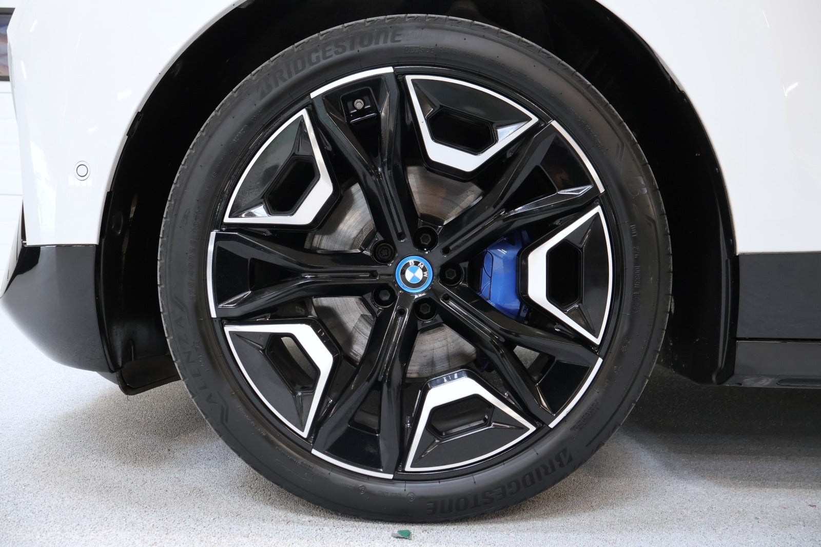 BMW iX xDrive40, 326hp, 2022