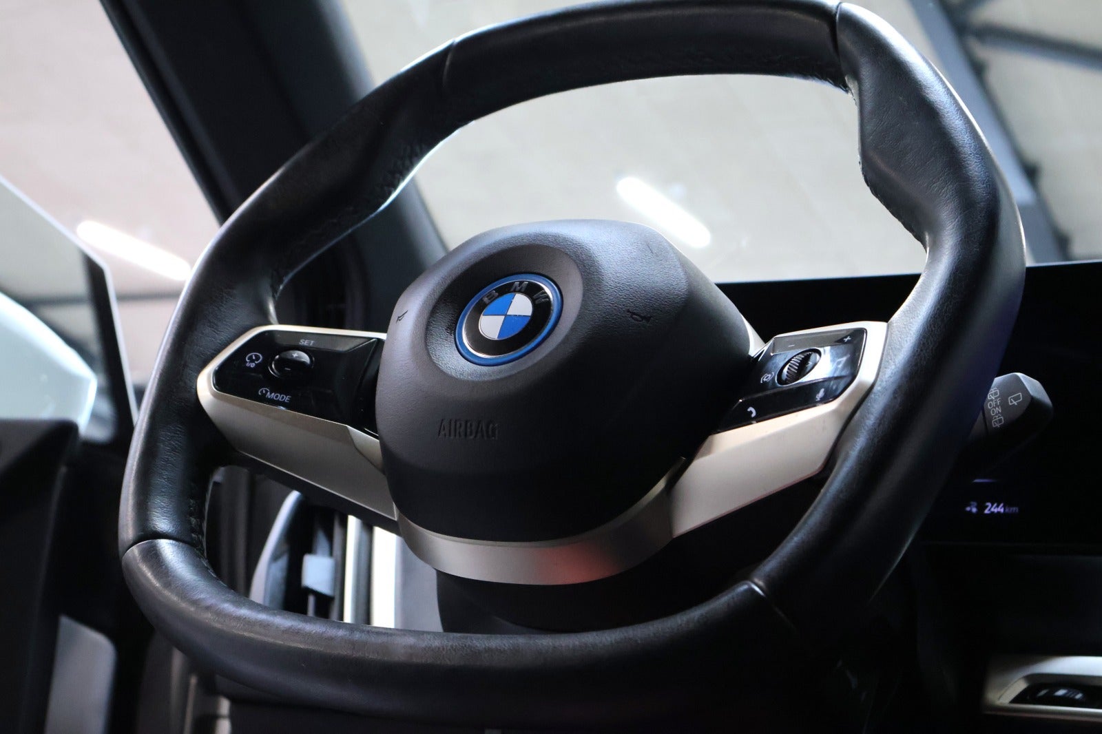 BMW iX xDrive40, 326hp, 2022