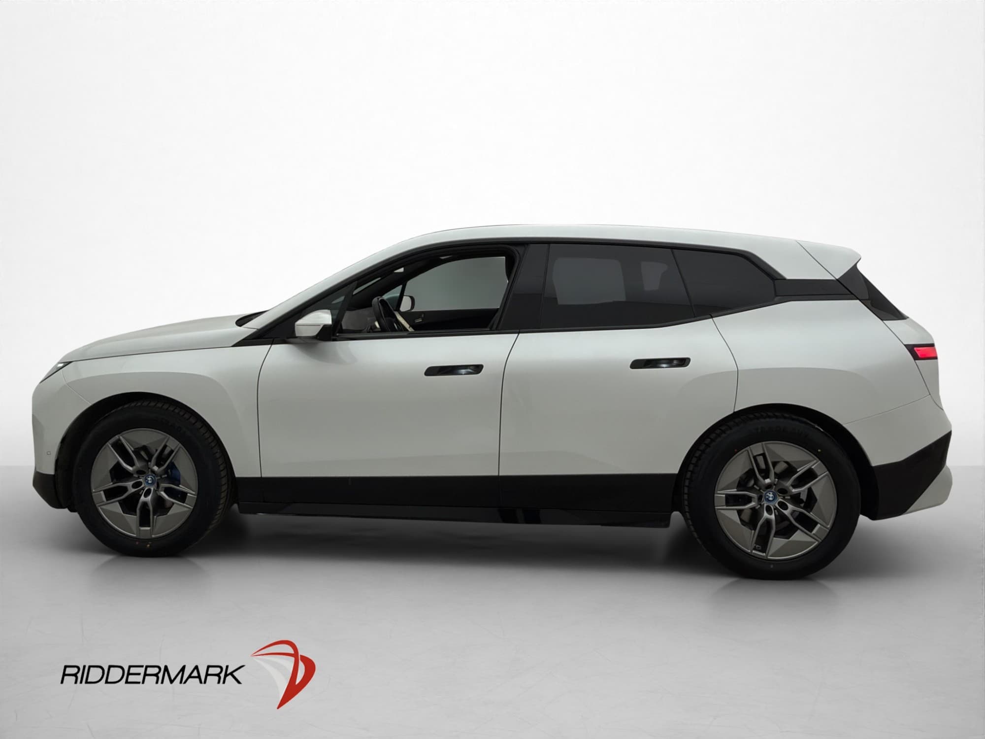 BMW iX xDrive40, 326ps, 2022
