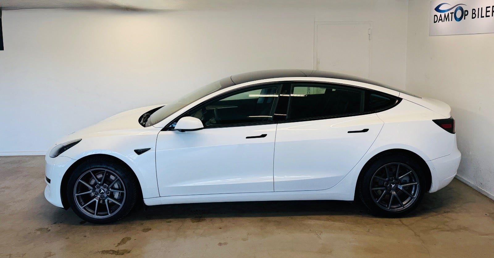 Tesla Model 3 Standard Range Plus, 325ps, 2021
