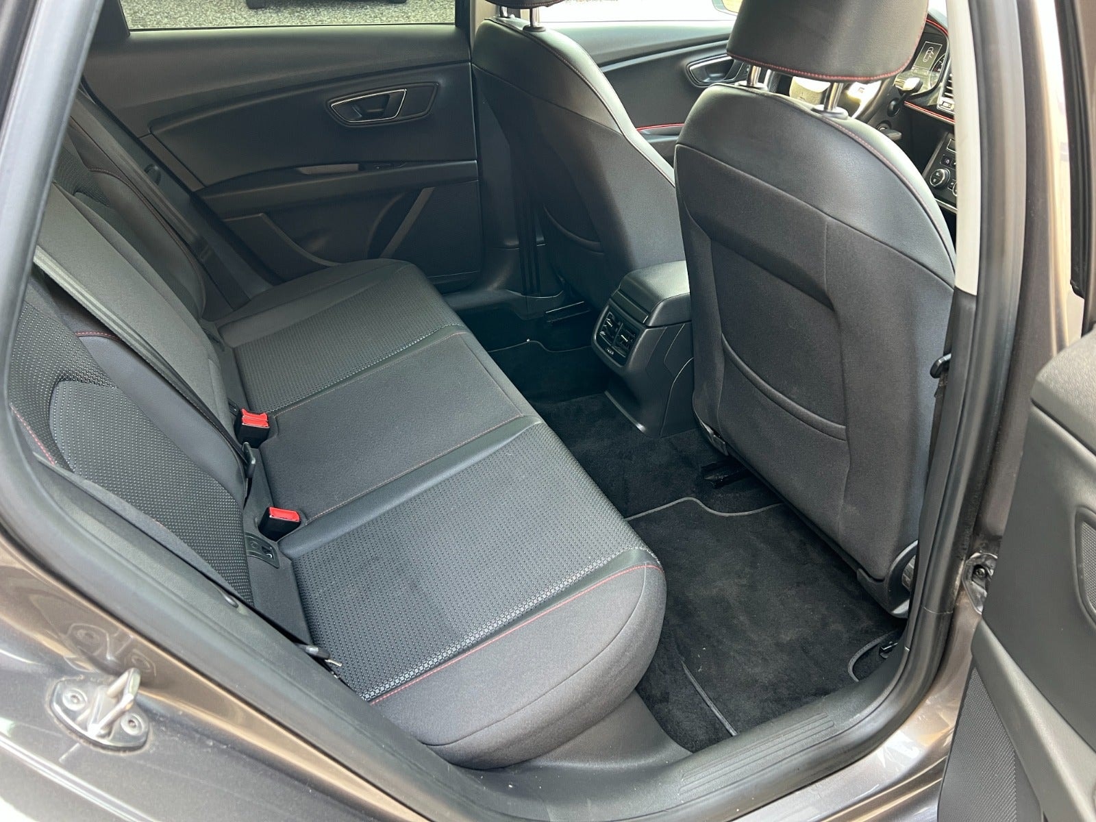 SEAT León 1.6 TDI Manual, 5-trins, 110ps, 2016