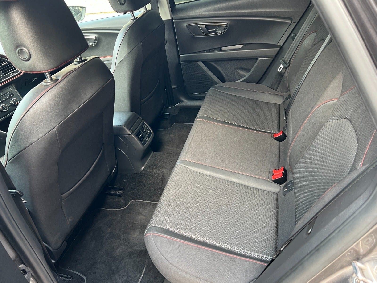 SEAT León 1.6 TDI Manual, 5-trins, 110ps, 2016