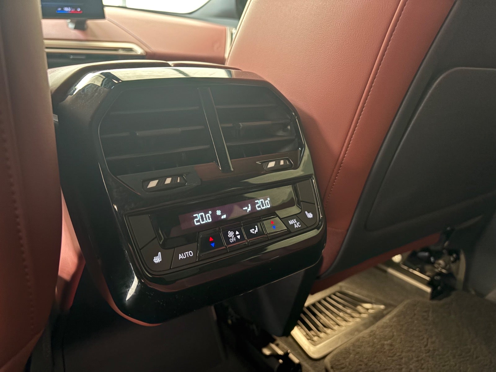 BMW iX xDrive50, 524hp, 2022