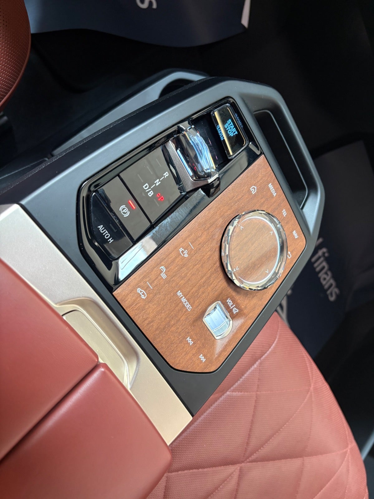 BMW iX xDrive50, 524hp, 2022