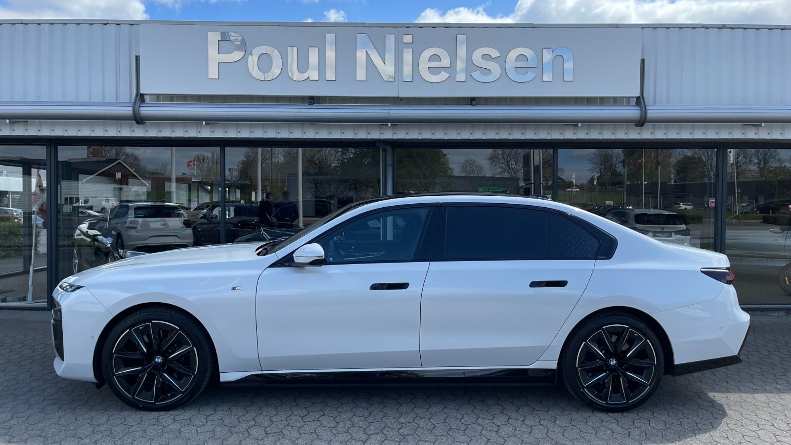 BMW i7 xDrive60, 544ps, 2023