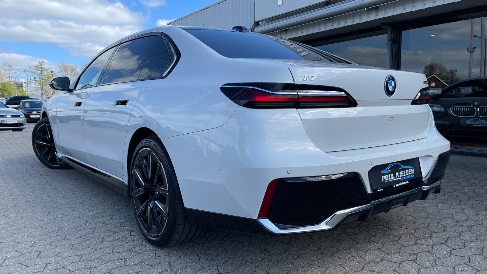 BMW i7 xDrive60, 544ps, 2023