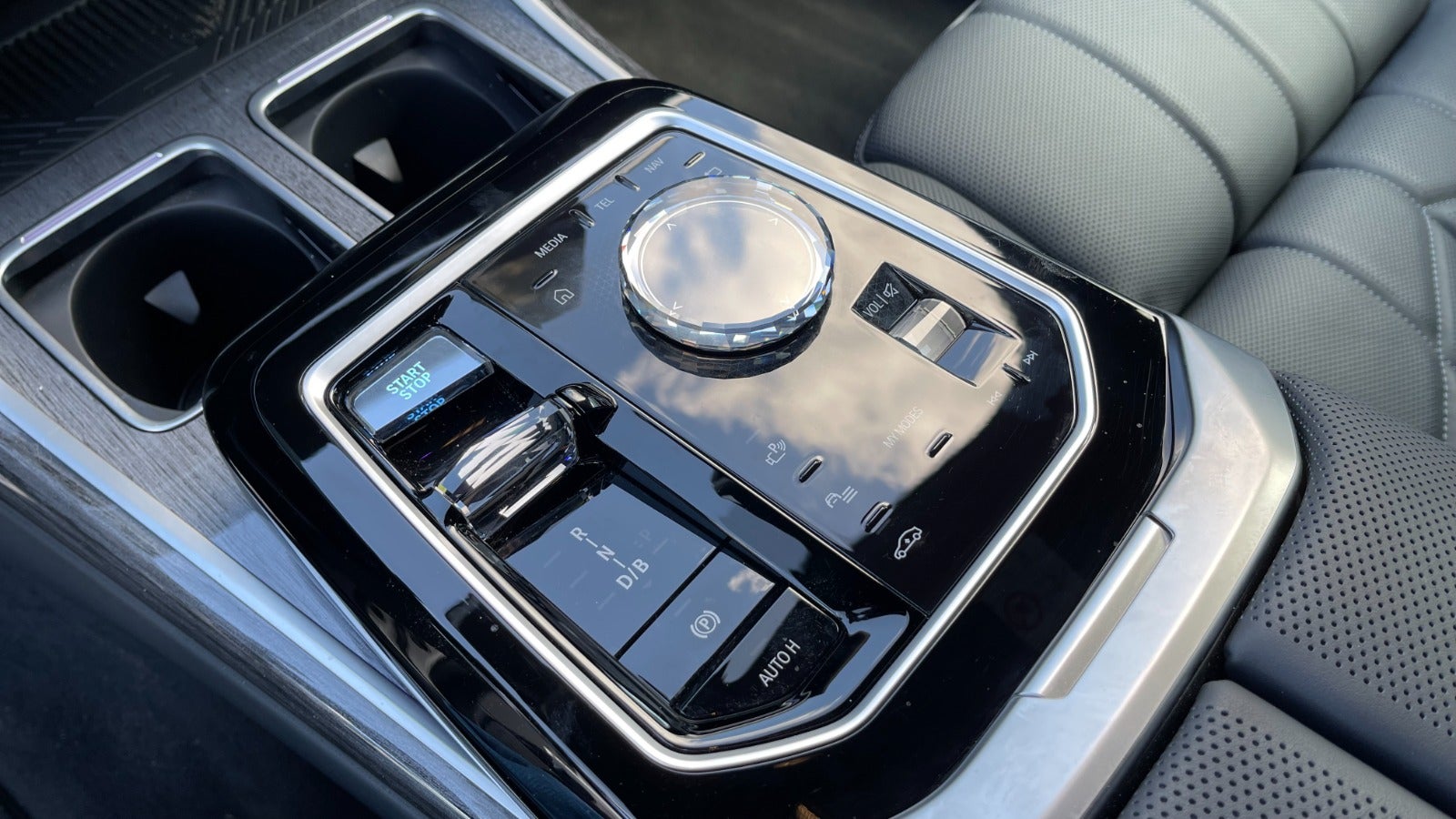 BMW i7 xDrive60, 544ps, 2023
