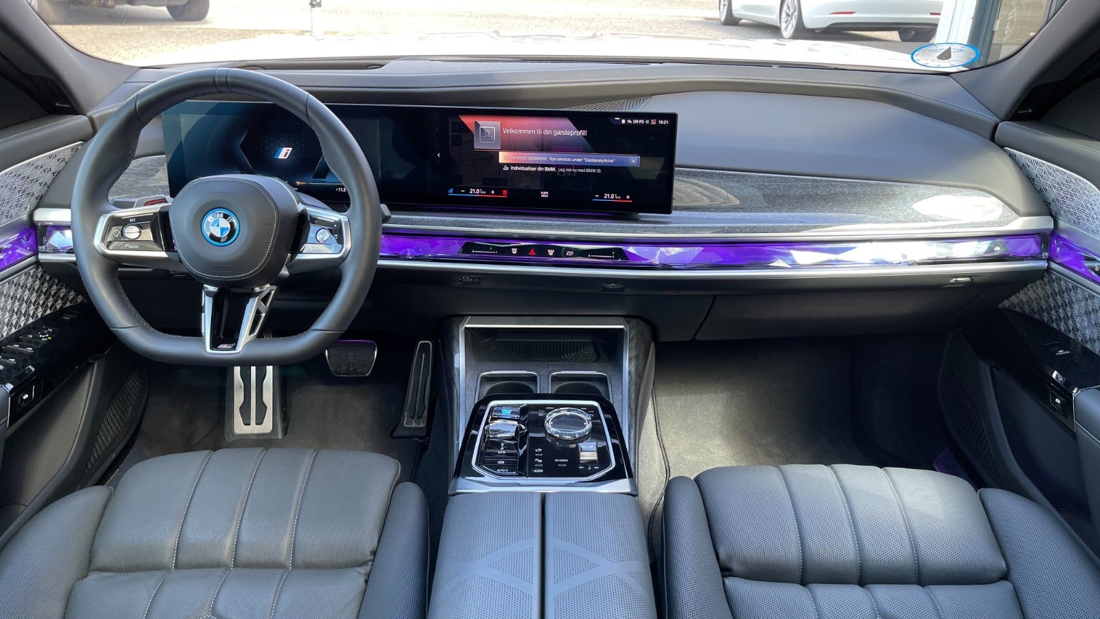 BMW i7 xDrive60, 544ps, 2023