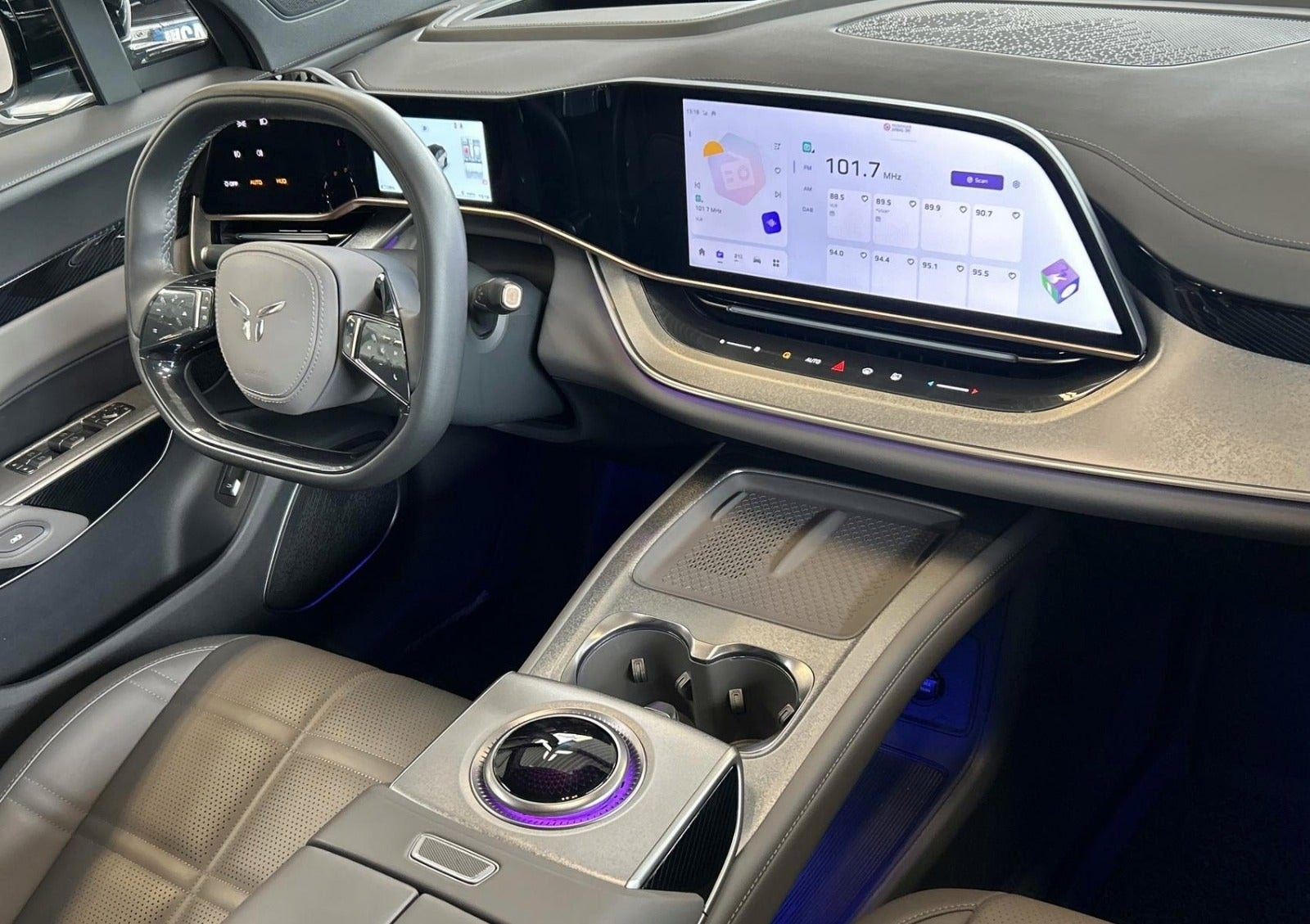 Hongqi EHS7 Long Range 111 kWh, 343hp, 2025