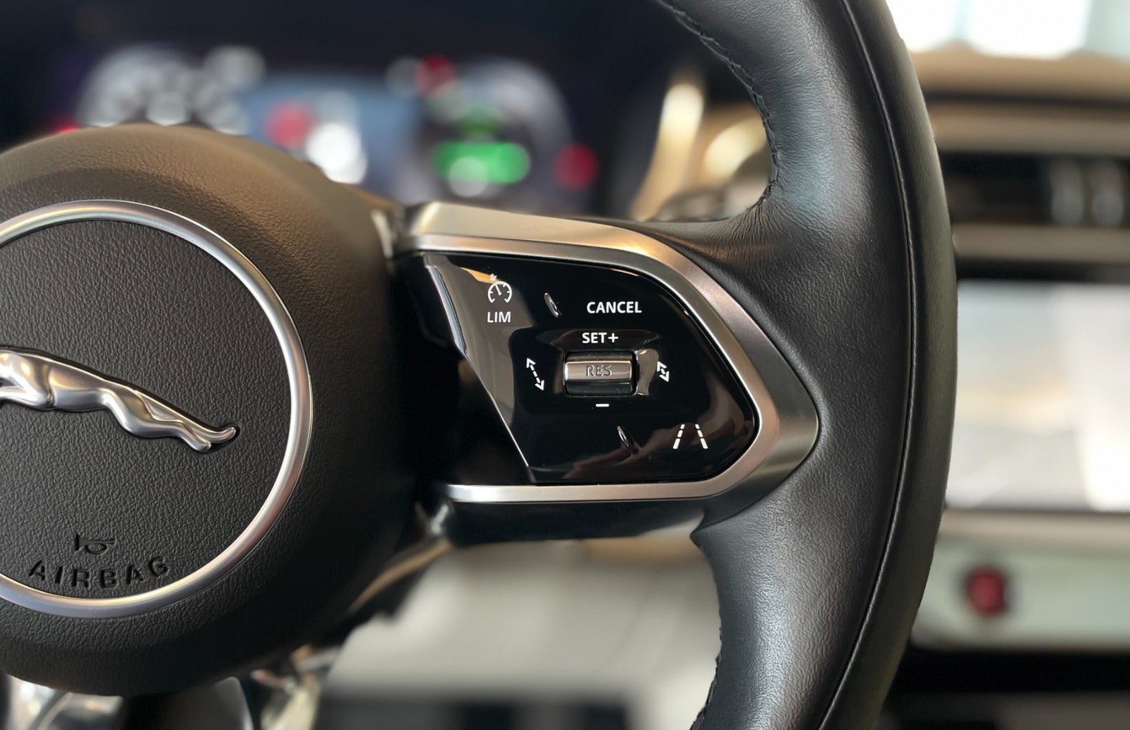 Jaguar I-Pace EV400, 400hp, 2022