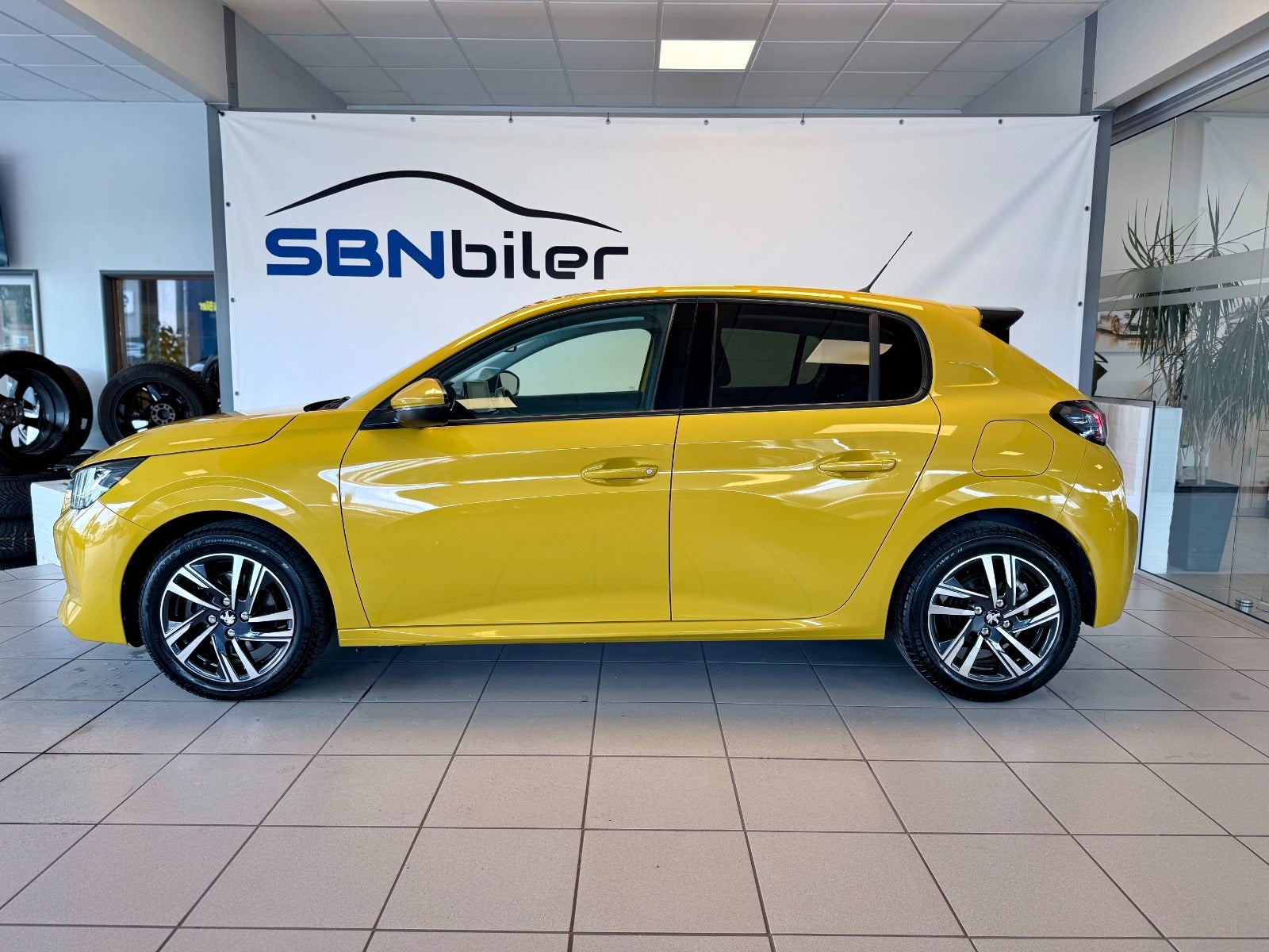 Peugeot 208 1.2 PureTech 100 EAT, 100hp, 2021