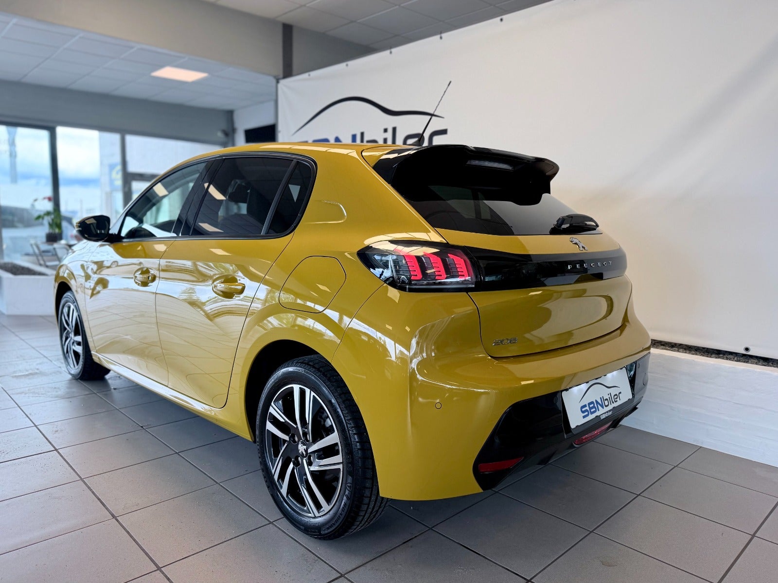 Peugeot 208 1.2 PureTech 100 EAT, 100hp, 2021